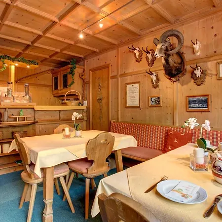 Bed & Breakfast Alpenruh 3*